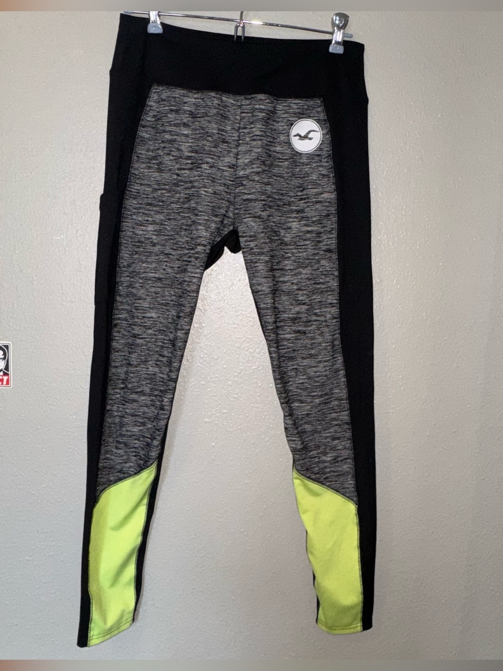 Hollister Black, Gray & Neon Yellow Colorblock Ladies' Leggings | Size Medium